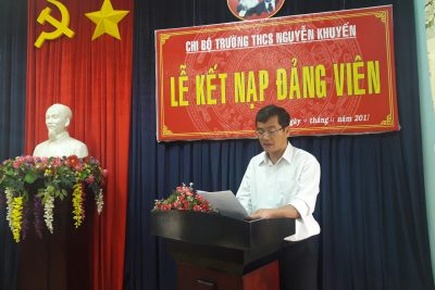 Chi bộ trường THCS Nguyễn Khuyến tổ chức Lễ kết nạp Đảng viên cho quần chúng ưu tú.